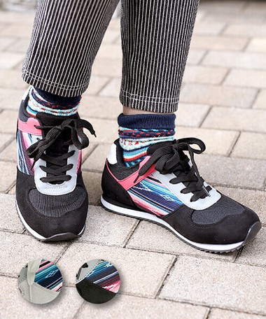 easy casual sneakers
