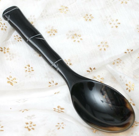 キャトルホーン 水牛の角のスプーン 美しいべっ甲模様 18cm 4 3cm の商品ページ 卸 仕入れサイト スーパーデリバリー