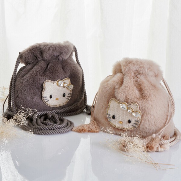 話題の人気 HelloKitty 5800円)の商品ページ (上代: mk24022 ﾌｧｰ巾着ﾊﾞｯｸﾞ バッグ