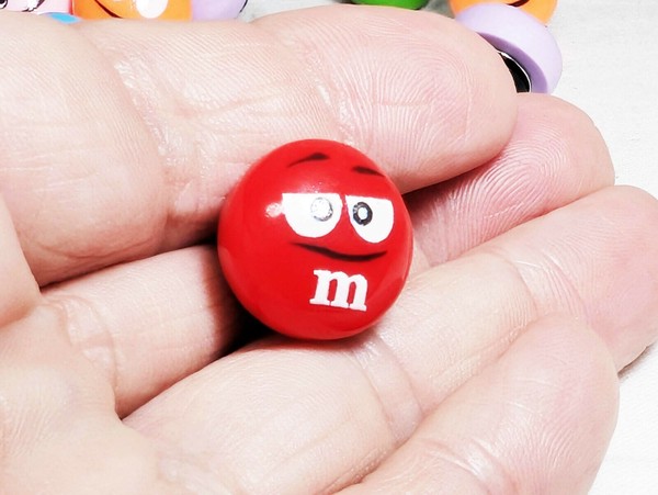 表情豊かなM&M'Sのキャラクターピンバッジ！【PVC立体PINS】の