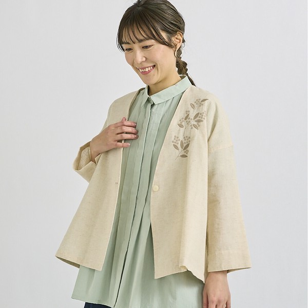 2025 新作】左胸刺繍入り 麻混ショート丈ジャケットの商品ページ