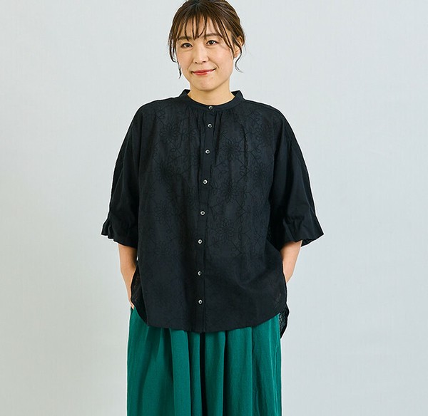 【新品】レリアン大きい　15+　ネイビー 刺繍 五分袖プルオーバー 2025 新作】綿ボイル シフリー刺繍 バルーン5分袖ブラウスの商品