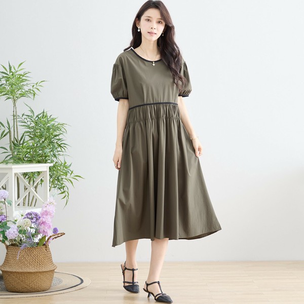 ロング＆リーンシルエットが美しいバルーンスリーブワンピース