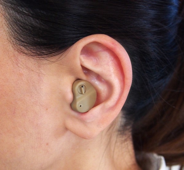 超小型 電池式 耳穴 集音器 補聴器タイプ / 生活雑貨 ヘルスケア・コスメ 健康雑貨